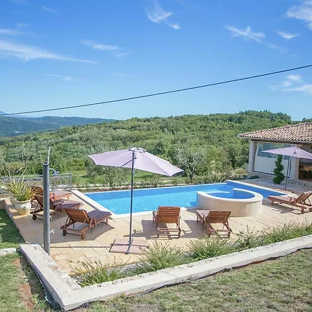 Villa Quaint In Croatia With Pool *