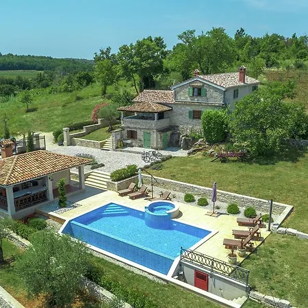 Villa Quaint In Croatia With Pool *
