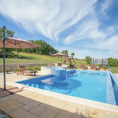 Quaint In Croatia With Pool * Vižinada