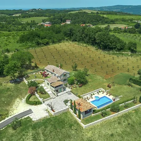 Villa Quaint In Croatia With Pool Vizinada