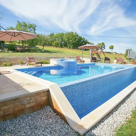 Quaint In Croatia With Pool * Vižinada
