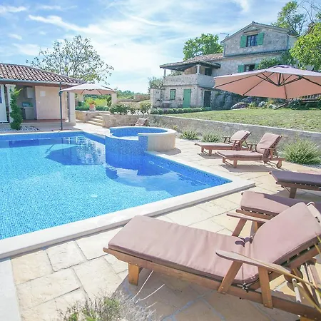 Quaint In Croatia With Pool Vižinada